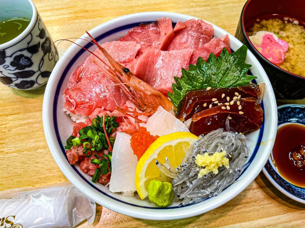 Hotel Associa Шідзуока Екстер'єр фото A bowl of sashimi