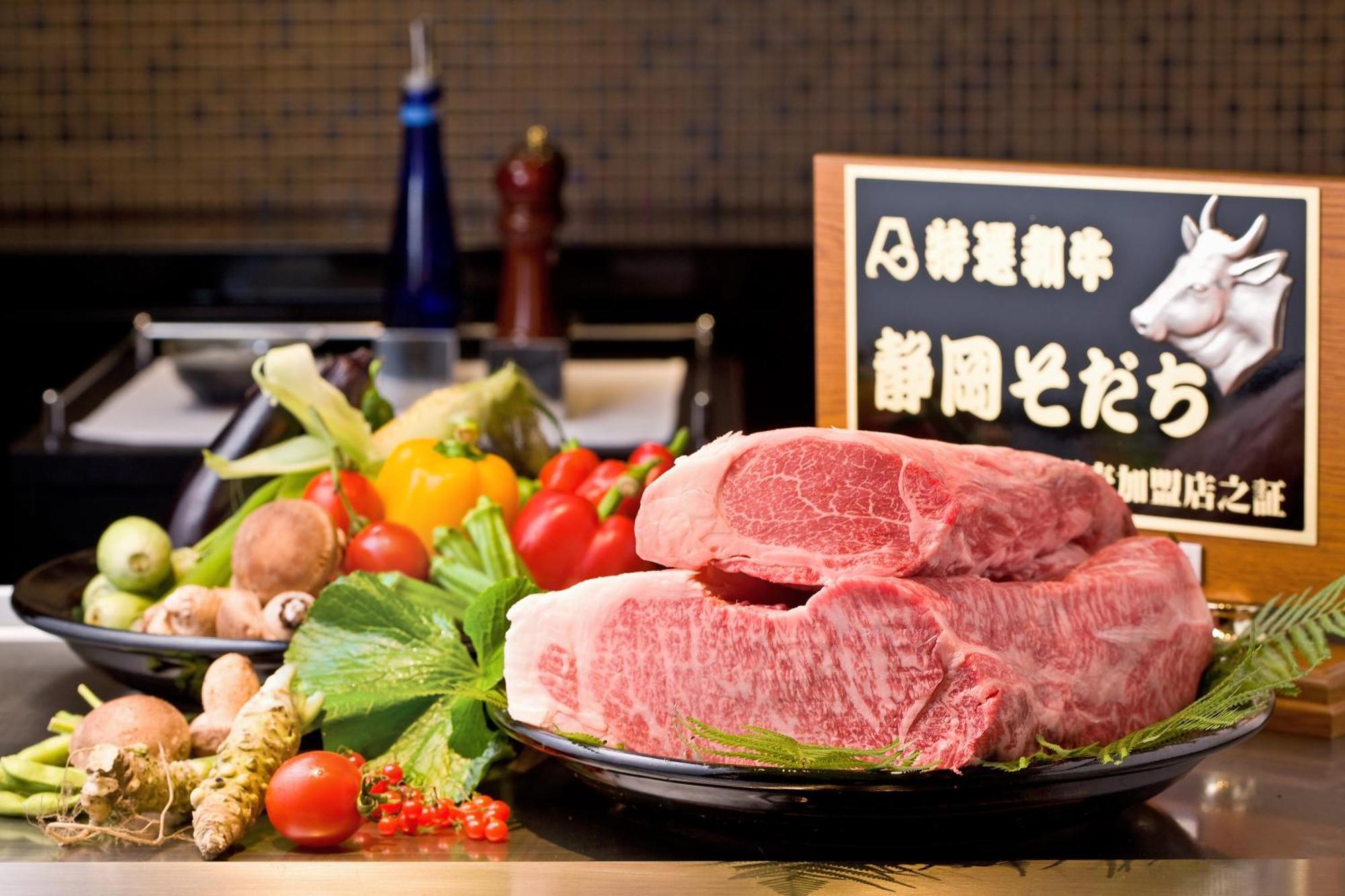 Hotel Associa Шідзуока Екстер'єр фото A Japanese restaurant with a sign advertising the use of horse meat
